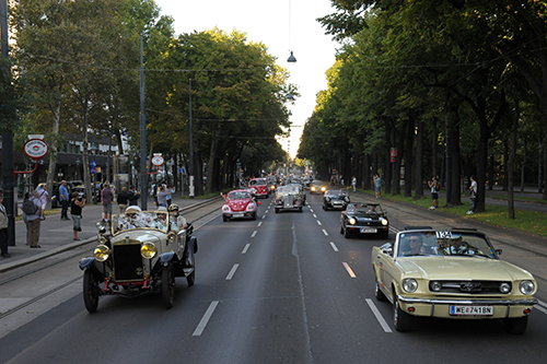Oldtimer-Parade am Samstag auf der gesperrten Wiener Ringstraße
