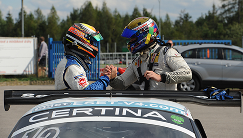 Michael Joos (li) und Teamkollege Stefan Rosina mit Doppelsieg - Foto: Dirk Hartung/Agentur Autosport.at