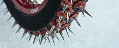 Spikes - das schwarze Gold des Eisspeedways - Foto: Herbert Krickl/Agentur Autosport.at