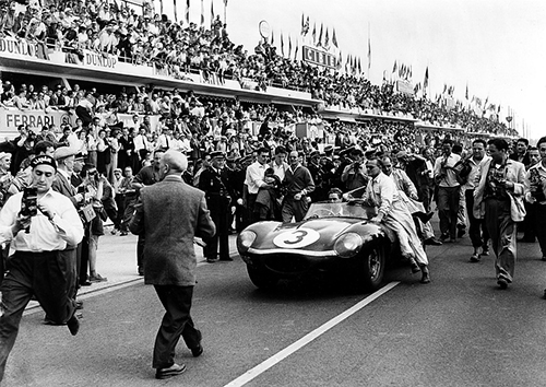 Historisches Le Mans-Rennen von 1957 mit den Plätzen eins, zwei, drei, vier und sechs für den D-Type markierte den fünften von sieben Jaguar Siegen an der Sarthe