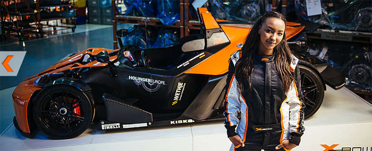 Naomi Schiff - Pilotin im KTM GT4 - Foto: KTM